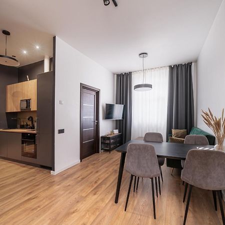 Lienes Iela Gem 1Br Apartment With Fireplace In Historic Unesco Center Riga Ngoại thất bức ảnh